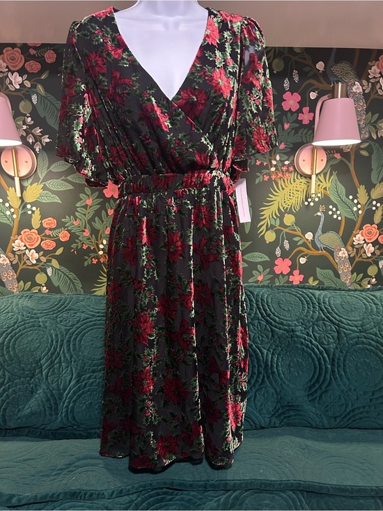 Modcloth Dresses & Skirts - ModCloth Black Midi Dress with Red Floral Pattern